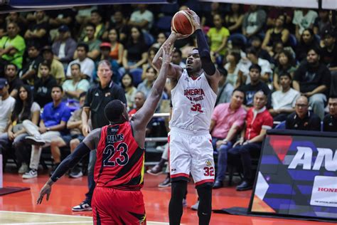 PBA: Brownlee scores career.